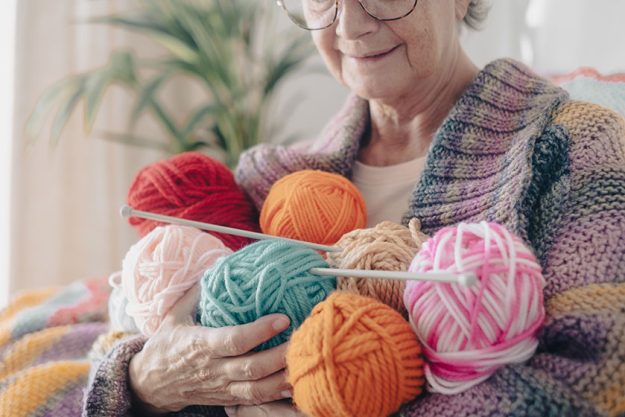 Benefits Of Art Therapy For Seniors With Alzheimer’s Disease Benefits Of Art Therapy For Seniors With Alzheimer's Disease