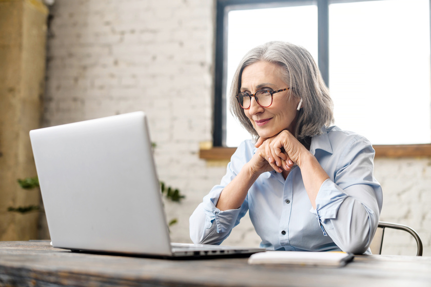 Senior woman using the laptop