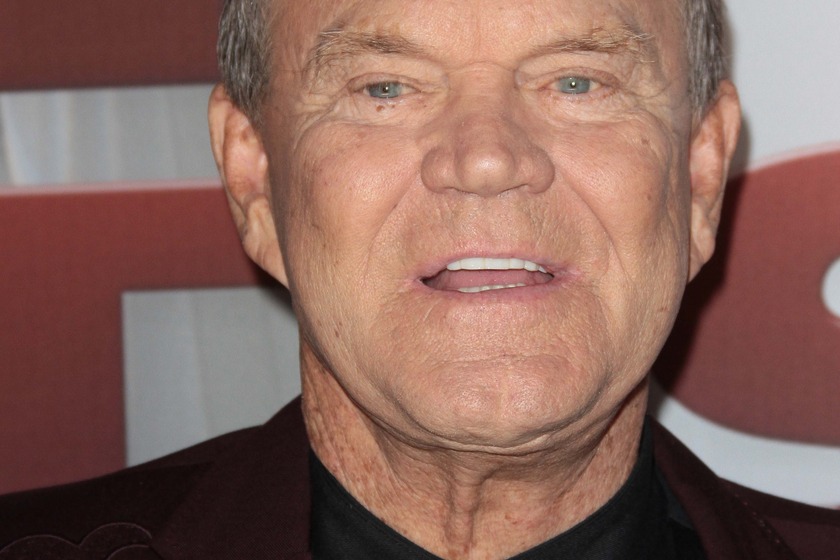 at the 2011 CMA Awards, Bridgestone Arena, Nashville, TN 11-09-11