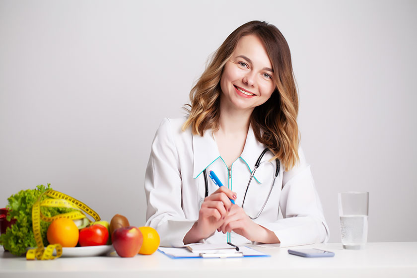 Nutritionist makes a diet plan for proper nutrition